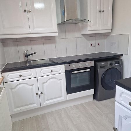 Studio Flat On Straight Road, Harold Hill, Havering Εξωτερικό φωτογραφία
